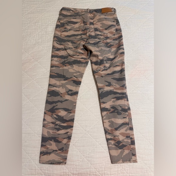 Dear John Gisele Jean - Picture 3 of 6